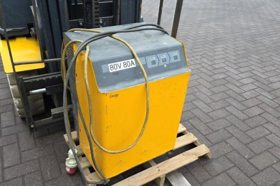 Jungheinrich EFG425K Electric, 2500kg Capacity, Lifting Height EFG425K Electric, 2500kg Capacity, Lifting Height 2009 2 Fo...