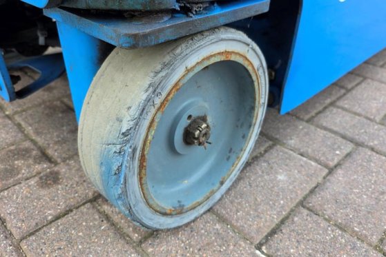 Genie GR15 Electric, 6.5m Working Height, 227kg Capacity GR15 Electric, 6.5m Working Height, 227kg Capacity 2014 2 image 13