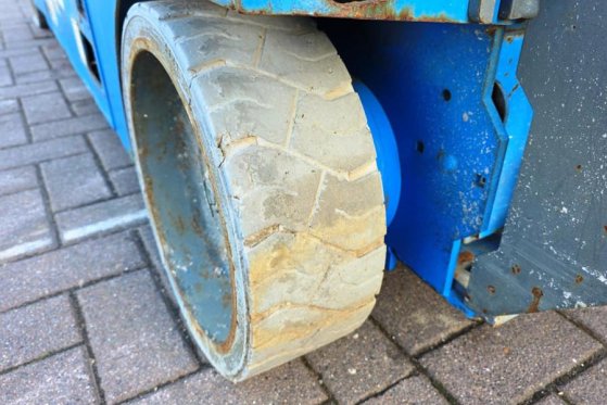 Genie GS2632 Electric, 10m Working Height, Non Marking T GS2632 Electric, 10m Working Height, Non Marking T 2011 2 Scissor...