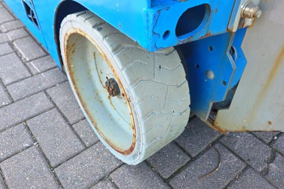 Genie GS2632 Electric, 10m Working Height, Non Marking T GS2632 Electric, 10m Working Height, Non Marking T 2015 2 Scissor...