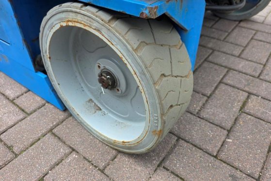 Genie GS3246 Electric, Working Height 11.75 m, 318kg Cap GS3246 Electric, Working Height 11.75 m, 318kg Cap 2015 2 Scissor...