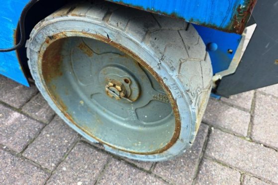 Genie GS2632 Electric, 10m Working Height, 227kg Capacit GS2632 Electric, 10m Working Height, 227kg Capacit 2011 2 image 13