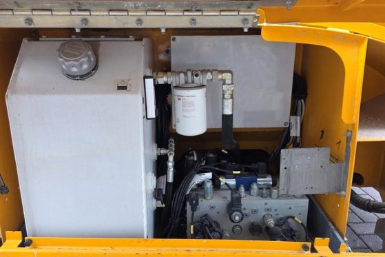 Haulotte Compact 12DX Diesel, 4x4 Drive, 12m Working Height Haulotte Compact 12DX Diesel, 4x4 Drive, 12m Working Height 20...