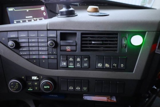 Volvo FH12 With Cormach 135t/m Crane Volvo FH12 10x4 Wit 590 2014 2 Mobile Cranes image 29