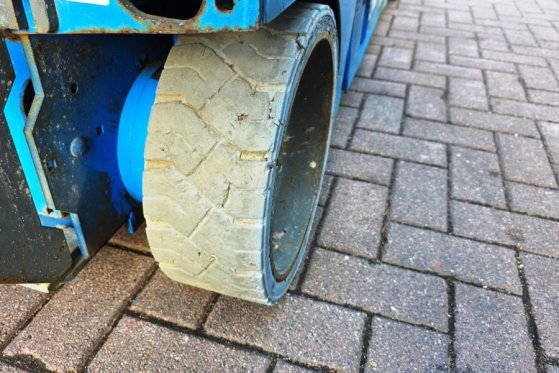 Genie GS2632 Electric, 10m Working Height, Non Marking T GS2632 Electric, 10m Working Height, Non Marking T 2011 2 Scissor...
