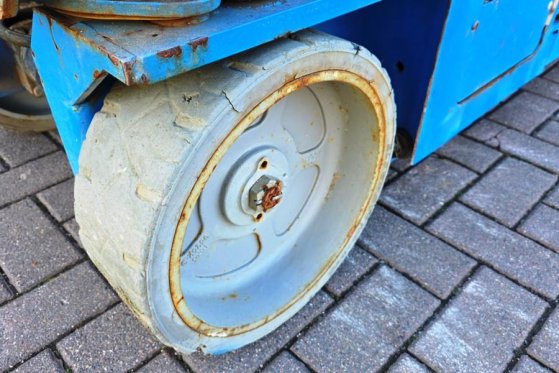 Genie GS2632 Electric, 10m Working Height, Non Marking T GS2632 Electric, 10m Working Height, Non Marking T 2015 2 Scissor...