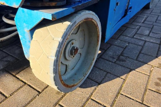 Genie GS2632 Electric, 10m Working Height, Non Marking T GS2632 Electric, 10m Working Height, Non Marking T 2015 2 Scissor...