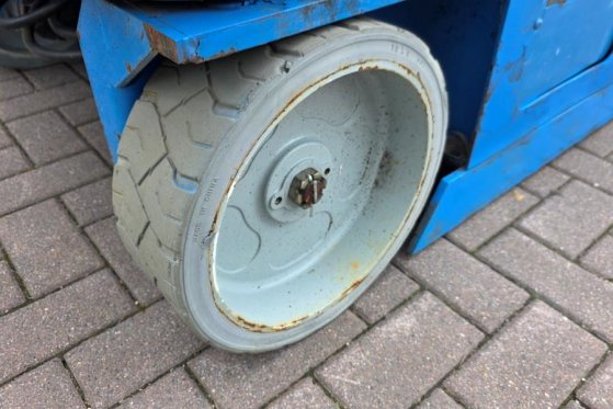 Genie GS3246 Electric, Working Height 11.75 m, 318kg Cap GS3246 Electric, Working Height 11.75 m, 318kg Cap 2015 2 Scissor...