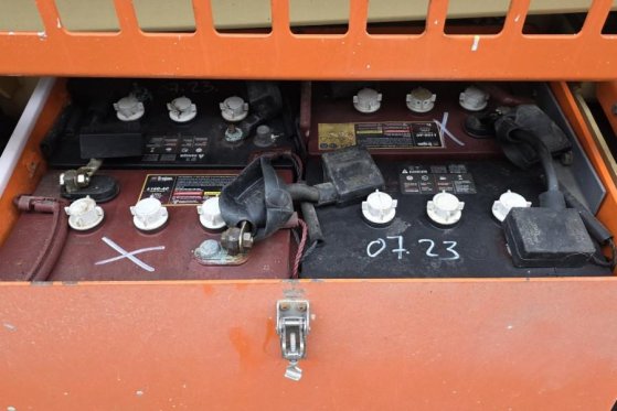 JLG M4069 Hybrid, 14.2m Working Height, 360kg Capacity M4069 Hybrid, 14.2m Working Height, 360kg Capacity 2011 2 Scissor L...