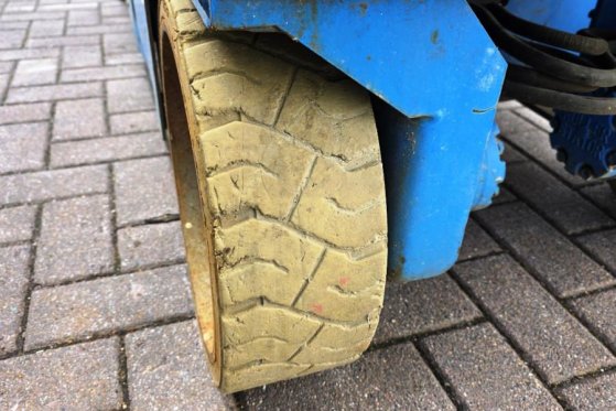 Genie GS2632 Electric, 10m Working Height, Non Marking T GS2632 Electric, 10m Working Height, Non Marking T 2011 2 Scissor...