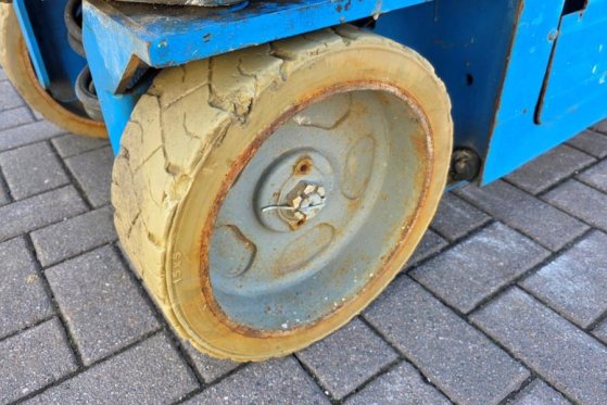 Genie GS2632 Electric, 10m Working Height, 227kg Capacit GS2632 Electric, 10m Working Height, 227kg Capacit 2011 2 Scissor...