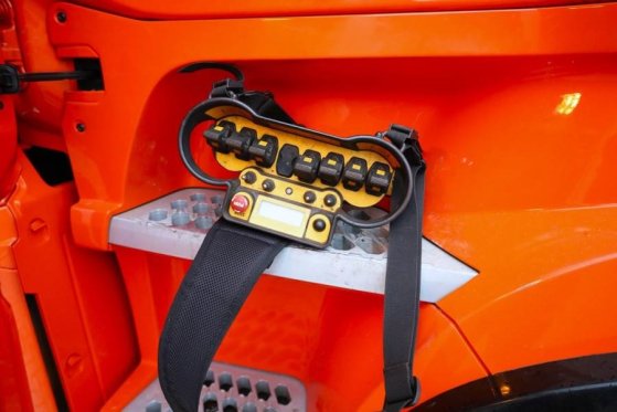 Volvo FH12 With Cormach 135t/m Crane Volvo FH12 10x4 Wit 590 2014 2 Mobile Cranes image 45