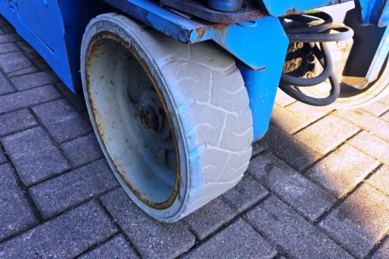 Genie GS2632 Electric, 10m Working Height, Non Marking T GS2632 Electric, 10m Working Height, Non Marking T 2015 2 Scissor...
