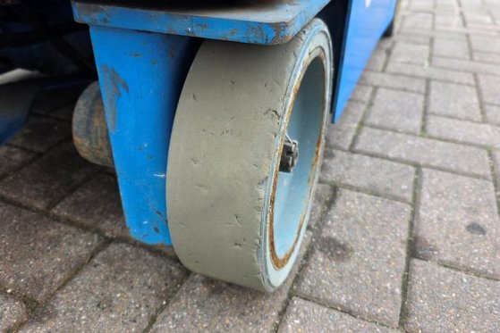 Genie GR15 Electric, 6.5m Working Height, 227kg Capacity GR15 Electric, 6.5m Working Height, 227kg Capacity 2014 2 image 30