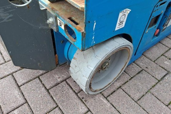 Genie GS1932 Electric, Batteries 10-2025, Working Height 4842 2010 2 image 15