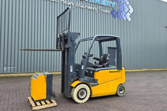 Jungheinrich EFG425K Electric, 2500kg Capacity, Lifting Height EFG425K Electric, 2500kg Capacity, Lifting Height 2009 2 Fo...