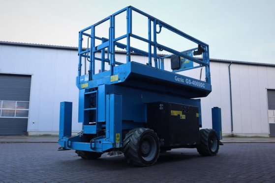 Genie GS4069 Electric, 14m Working Height, 363kg Capacit GS4069 Electric, 14m Working Height, 363kg Capacit 2014 2 Scissor...