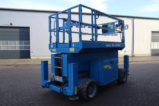 Genie GS4069DC Electric, 14m Working Height, 363kg Capac GS4069DC Electric, 14m Working Height, 363kg Capac 2014 2 Scissor...