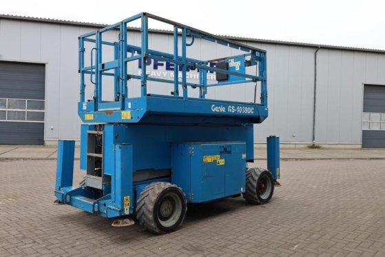 Genie GS4069 Electric, 14m Working Height, 363kg Capacit GS4069 Electric, 14m Working Height, 363kg Capacit 2014 2 Scissor...