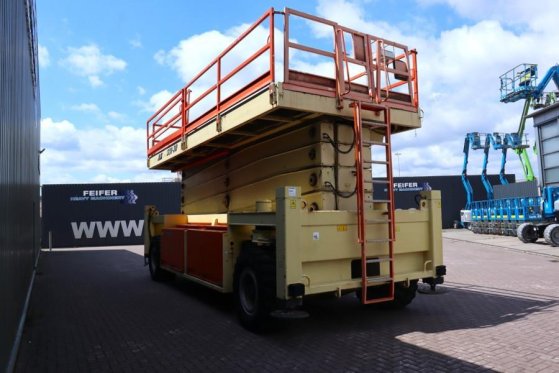 JLG SL320-30 Diesel, 4x4 Drive, 34m Working Height, 14 SL320-30 Diesel, 4x4 Drive, 34m Working Height, 14 2007 2 Scissor L...