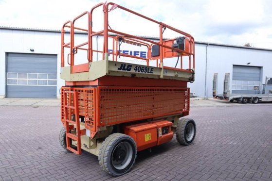 JLG M4069 Hybrid, 14.2m Working Height, 360kg Capacity M4069 Hybrid, 14.2m Working Height, 360kg Capacity 2008 2 Scissor L...