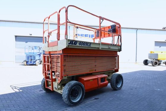 JLG 4069LE Electric, 14.2m Working Height, 360kg Capac 4069LE Electric, 14.2m Working Height, 360kg Capac 2008 2 Scissor L...