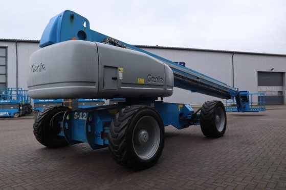 Genie S125 Diesel, 4x4x4 Drive, 40.1m Working Height, 24 S125 Diesel, 4x4x4 Drive, 40.1m Working Height, 24 2013 2 image 14