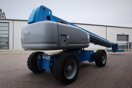 Genie S125 Diesel, 4x4x4 Drive, 40.1m Working Height, 24 S125 Diesel, 4x4x4 Drive, 40.1m Working Height, 24 2016 2 image 17