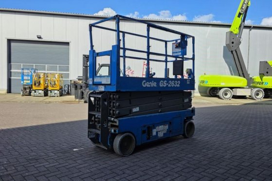 Genie GS2632 Electric, 10m Working Height, Non Marking T GS2632 Electric, 10m Working Height, Non Marking T 2011 2 Scissor...