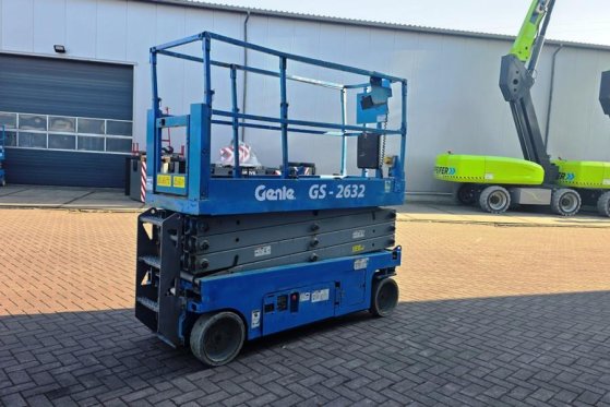 Genie GS2632 Electric, 10m Working Height, Non Marking T GS2632 Electric, 10m Working Height, Non Marking T 2015 2 Scissor...