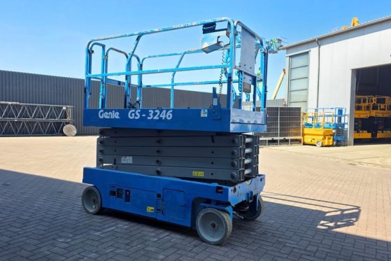 Genie GS3246 Electric, Working Height 11.75 m, 318kg Cap GS3246 Electric, Working Height 11.75 m, 318kg Cap 2015 2 Scissor...