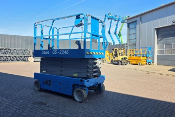 Genie GS3246 Electric, Working Height 11.75 m, 318kg Cap GS3246 Electric, Working Height 11.75 m, 318kg Cap 2015 2 Scissor...