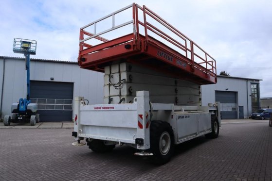 Liftlux SL320-30DS Diesel, 4x4 Drive, 34m Working Height, Liftlux SL320-30DS Diesel, 4x4 Drive, 34m Working Height, 1999 2...