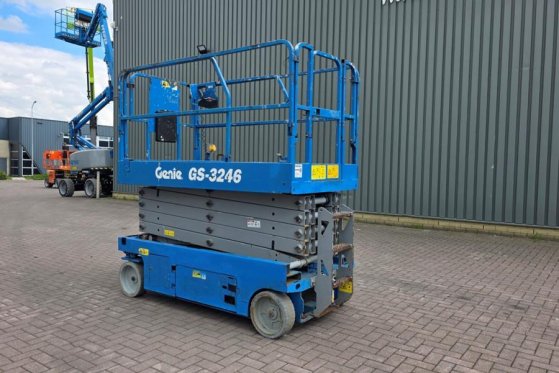 Genie GS3246 Electric, Working Height 11.75 m, 318kg Cap GS3246 Electric, Working Height 11.75 m, 318kg Cap 2015 2 Scissor...