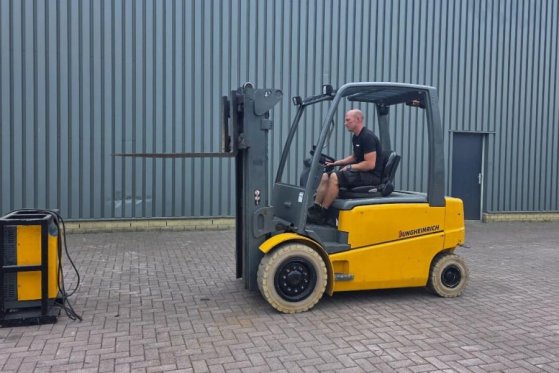 Jungheinrich EFG535 Electric, Lifting Height 4700mm, Freelift 1 EFG535 Electric, Lifting Height 4700mm, Freelift 1 2011 2 ...