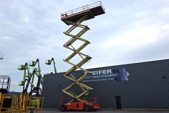 Holland Lift G-300DL30/S Diesel, 4x4x4 Drive, 33.5m Working Hei Holland lift G-300DL30/S Diesel, 4x4x4 Drive, 33.5m Workin...