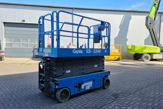 Genie GS3246 Electric, Batteries(12-2024), Working Heigh GS3246 Electric, Batteries(12-2024), Working Heigh 2008 2 Scissor...