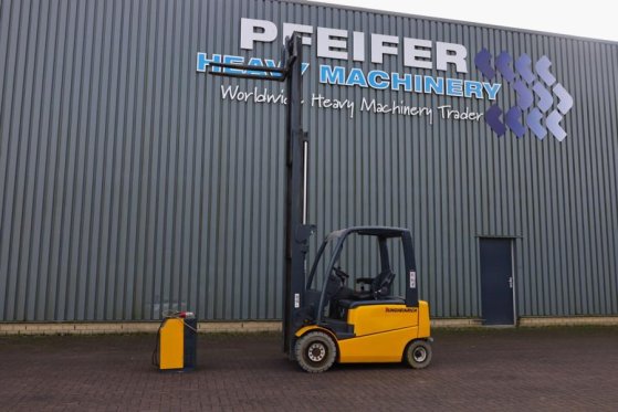 Jungheinrich EFG425K Electric, 2500kg Capacity, Lifting Height EFG425K Electric, 2500kg Capacity, Lifting Height 2009 2 Fo...