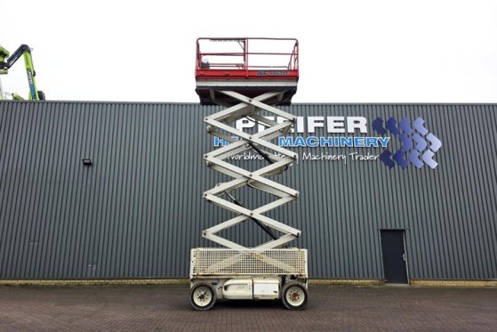 JLG 4069LE Electric, 14.2m Working Height, 360kg Capac 4069LE Electric, 14.2m Working Height, 360kg Capac 2008 2 Scissor L...