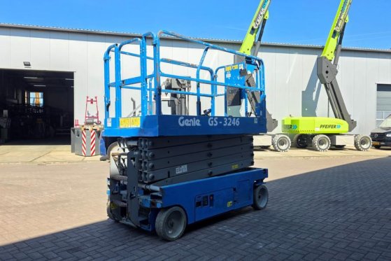 Genie GS3246 Electric, Working Height 11.75 m, 318kg Cap GS3246 Electric, Working Height 11.75 m, 318kg Cap 2015 2 Scissor...