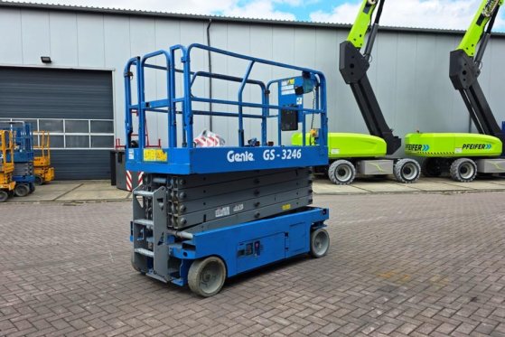 Genie GS3246 Electric, Working Height 11.75 m, 318kg Cap GS3246 Electric, Working Height 11.75 m, 318kg Cap 2015 2 Scissor...
