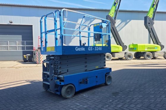 Genie GS3246 Electric, Working Height 11.75 m, 318kg Cap GS3246 Electric, Working Height 11.75 m, 318kg Cap 2015 2 Scissor...