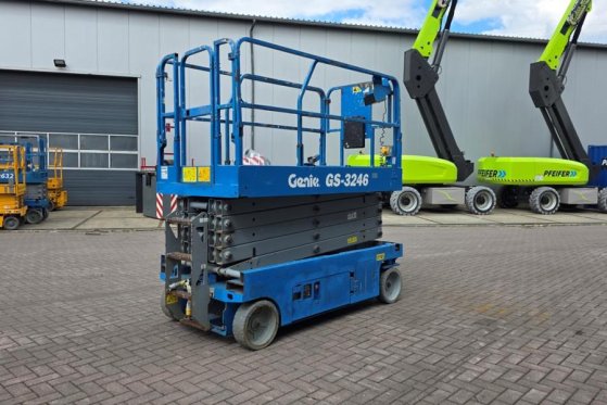 Genie GS3246 Electric, Working Height 11.75 m, 318kg Cap GS3246 Electric, Working Height 11.75 m, 318kg Cap 2015 2 Scissor...