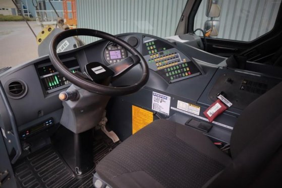 Liebherr LTM1070-4.2 Dutch Vehicle Registration, Valid Insp 683 2016 2 Mobile Cranes image 18