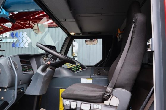 Liebherr LTM1070-4.2 Dutch Vehicle Registration, Valid Insp 683 2017 2 Mobile Cranes image 4