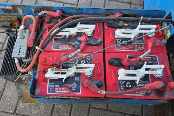 Genie GS2632 Electric, 10m Working Height, Non Marking T GS2632 Electric, 10m Working Height, Non Marking T 2011 2 Scissor...