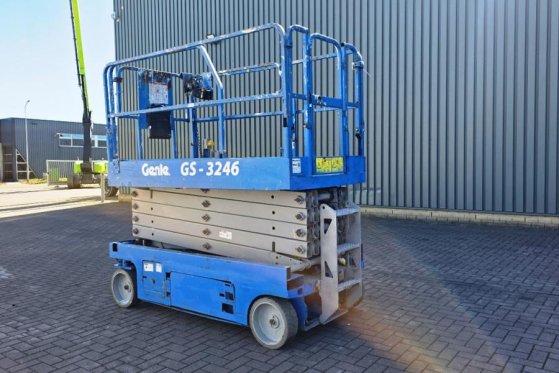 Genie GS3246 Electric, Working Height 11.75 m, 318kg Cap GS3246 Electric, Working Height 11.75 m, 318kg Cap 2015 2 Scissor...