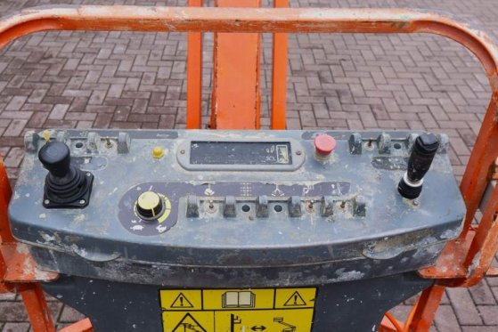 JLG 860SJ Diesel, 4x4 Drive, 28.2m Working Height, 22. 860SJ Diesel, 4x4 Drive, 28.2m Working Height, 22. 2007 2 image 19