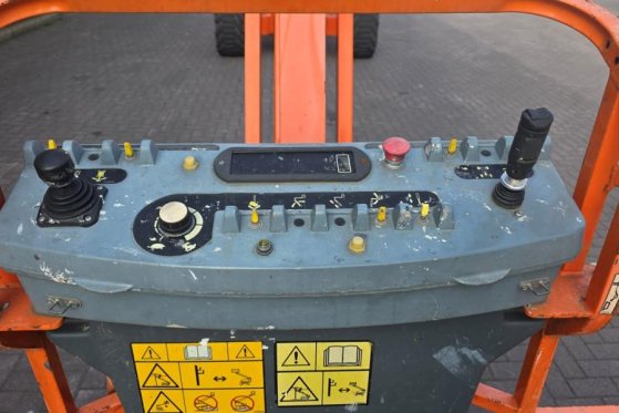 JLG 860SJ Diesel, 4x4 Drive, 28.2m Working Height, 22. 860SJ Diesel, 4x4 Drive, 28.2m Working Height, 22. 2007 2 image 4