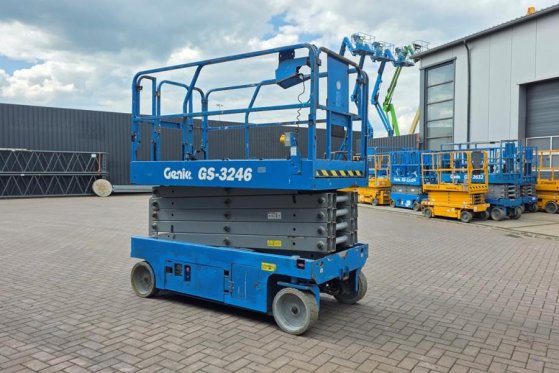 Genie GS3246 Electric, Working Height 11.75 m, 318kg Cap GS3246 Electric, Working Height 11.75 m, 318kg Cap 2015 2 Scissor...
